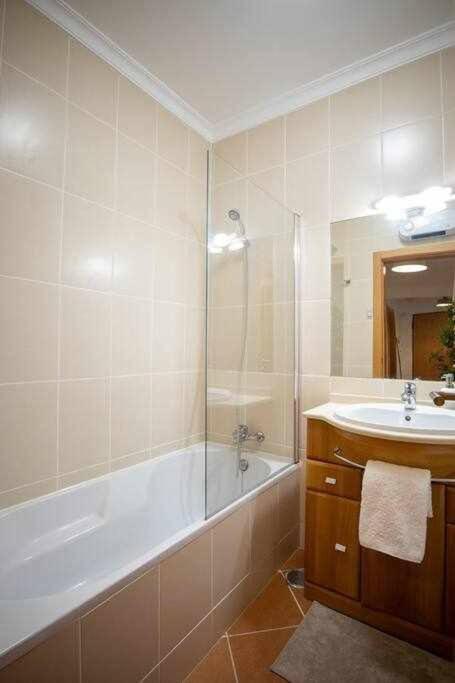 Modern 3Br Apt W/ Lg Terrace, Bbq, Ac & Parking Ταβίρα Εξωτερικό φωτογραφία