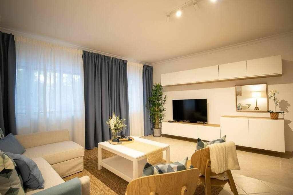 Modern 3Br Apt W/ Lg Terrace, Bbq, Ac & Parking Ταβίρα Εξωτερικό φωτογραφία